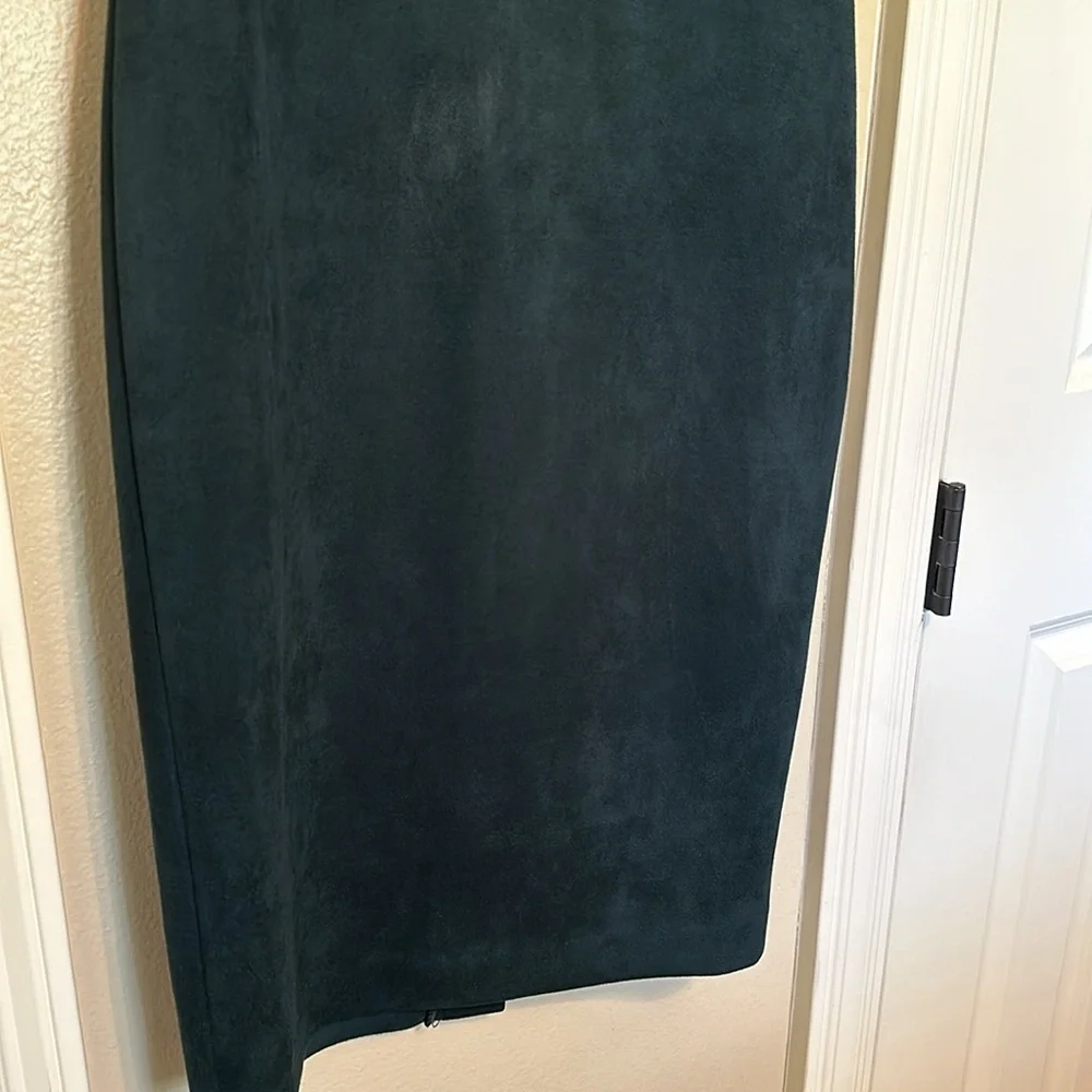 Calvin Klein sleeveless forest green sheath dress with gold zip in front - Picture 3 of 4